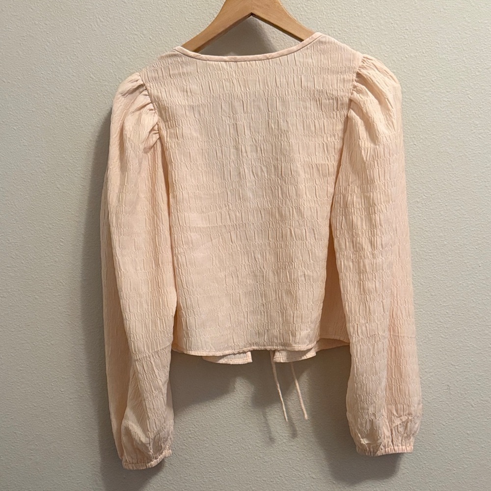 Levi’s Fawn Tie Blouse - Picture 4 of 4